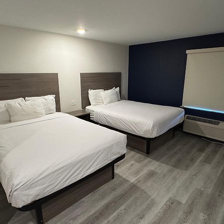 Baymont By Wyndham Dickinson Hotel Екстериор снимка