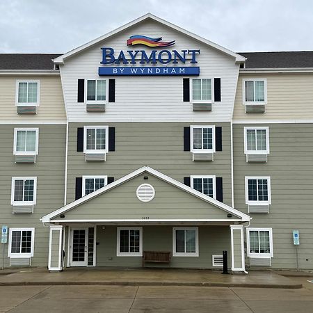 Baymont By Wyndham Dickinson Hotel Екстериор снимка