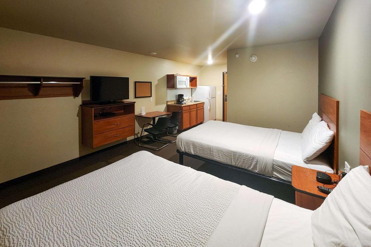 Baymont By Wyndham Dickinson Hotel Екстериор снимка