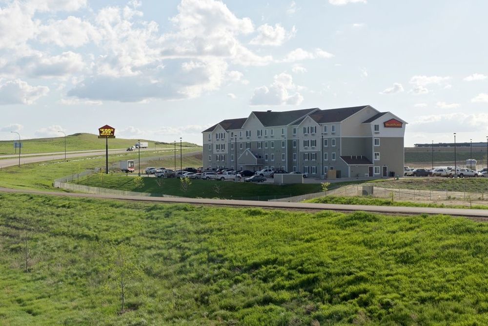 Baymont By Wyndham Dickinson Hotel Екстериор снимка