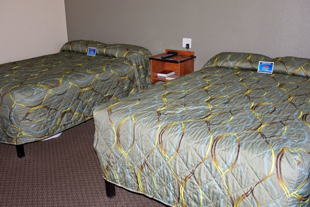 Baymont By Wyndham Dickinson Hotel Стая снимка