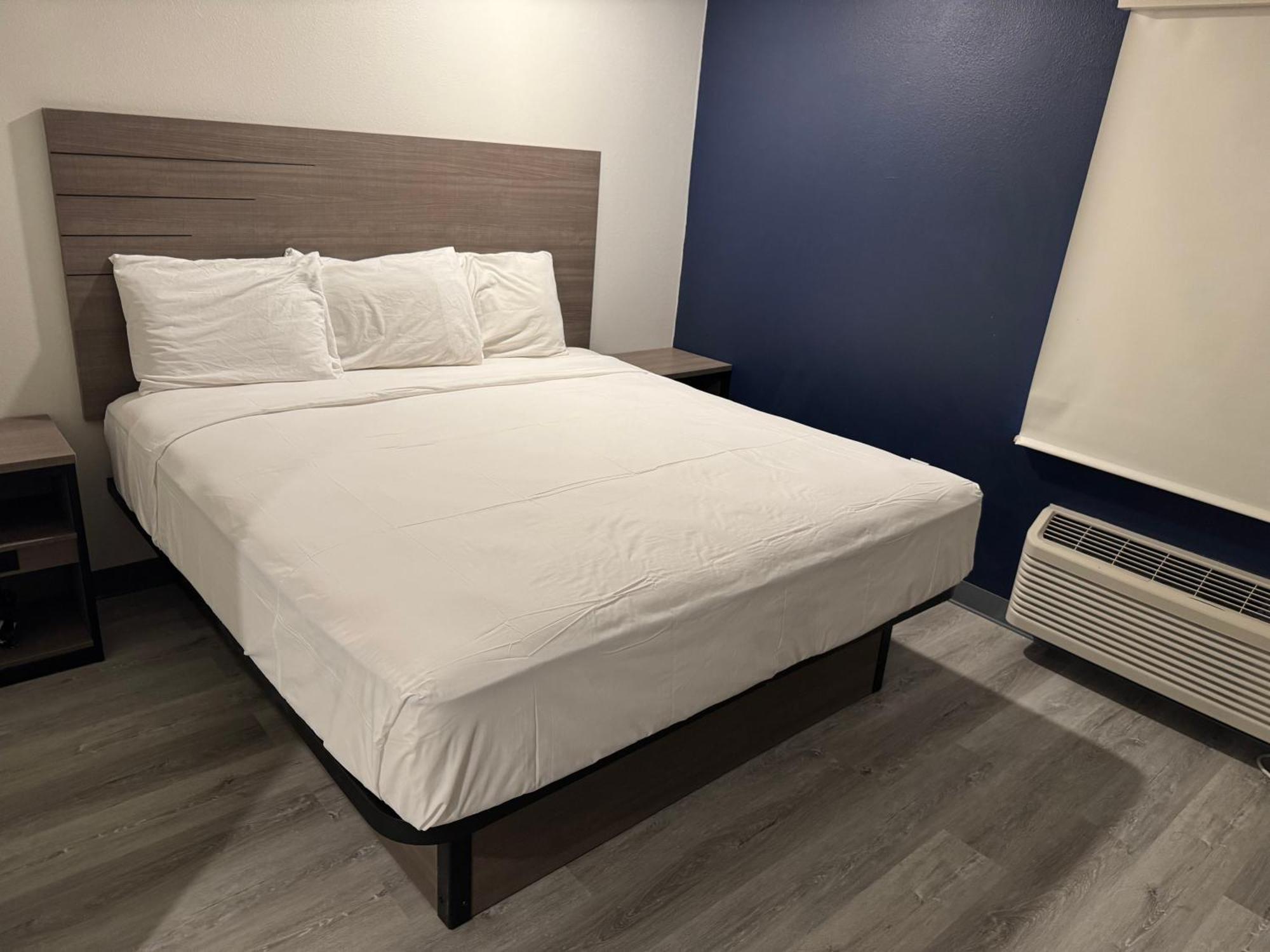 Baymont By Wyndham Dickinson Hotel Екстериор снимка
