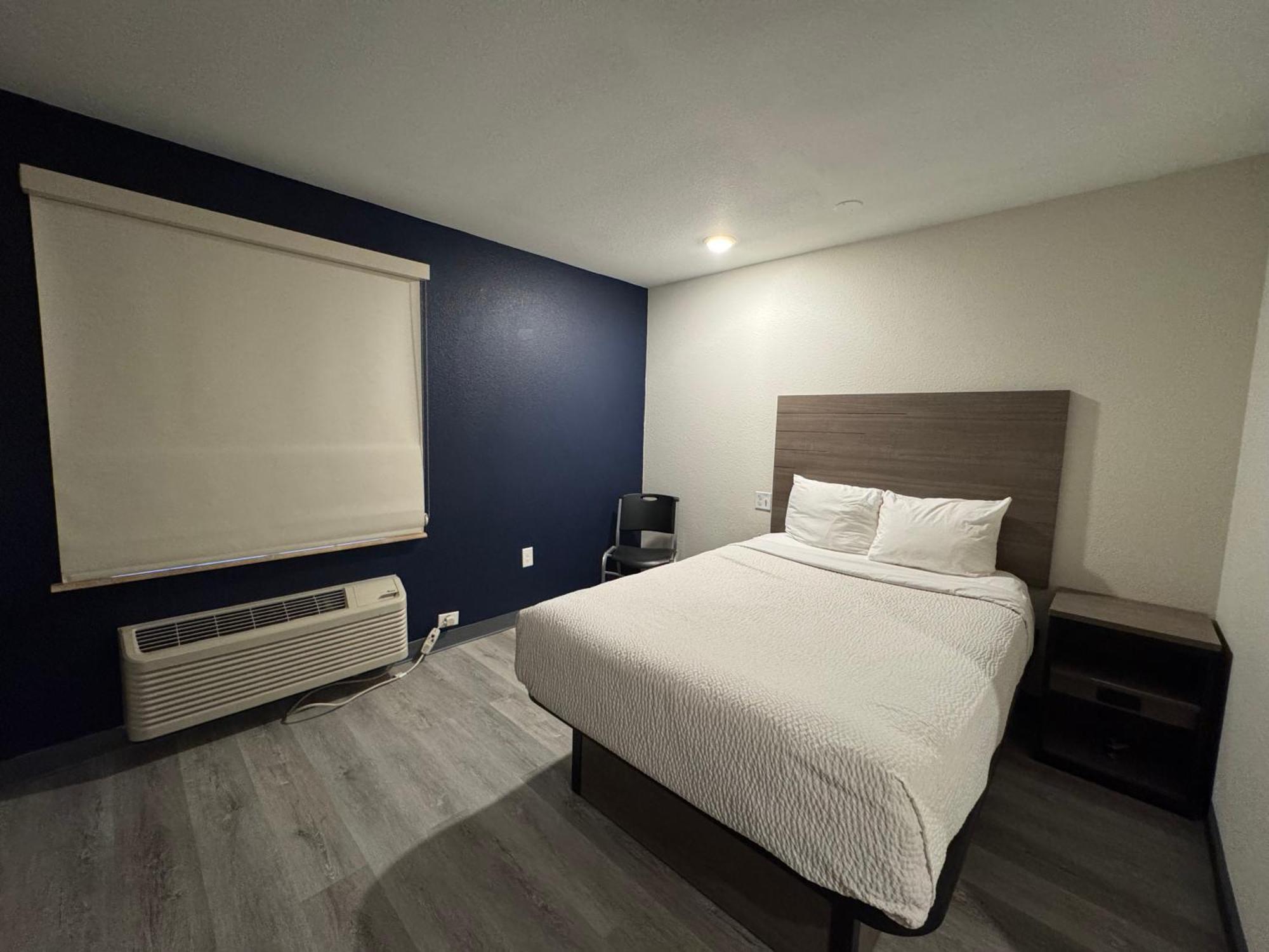 Baymont By Wyndham Dickinson Hotel Екстериор снимка