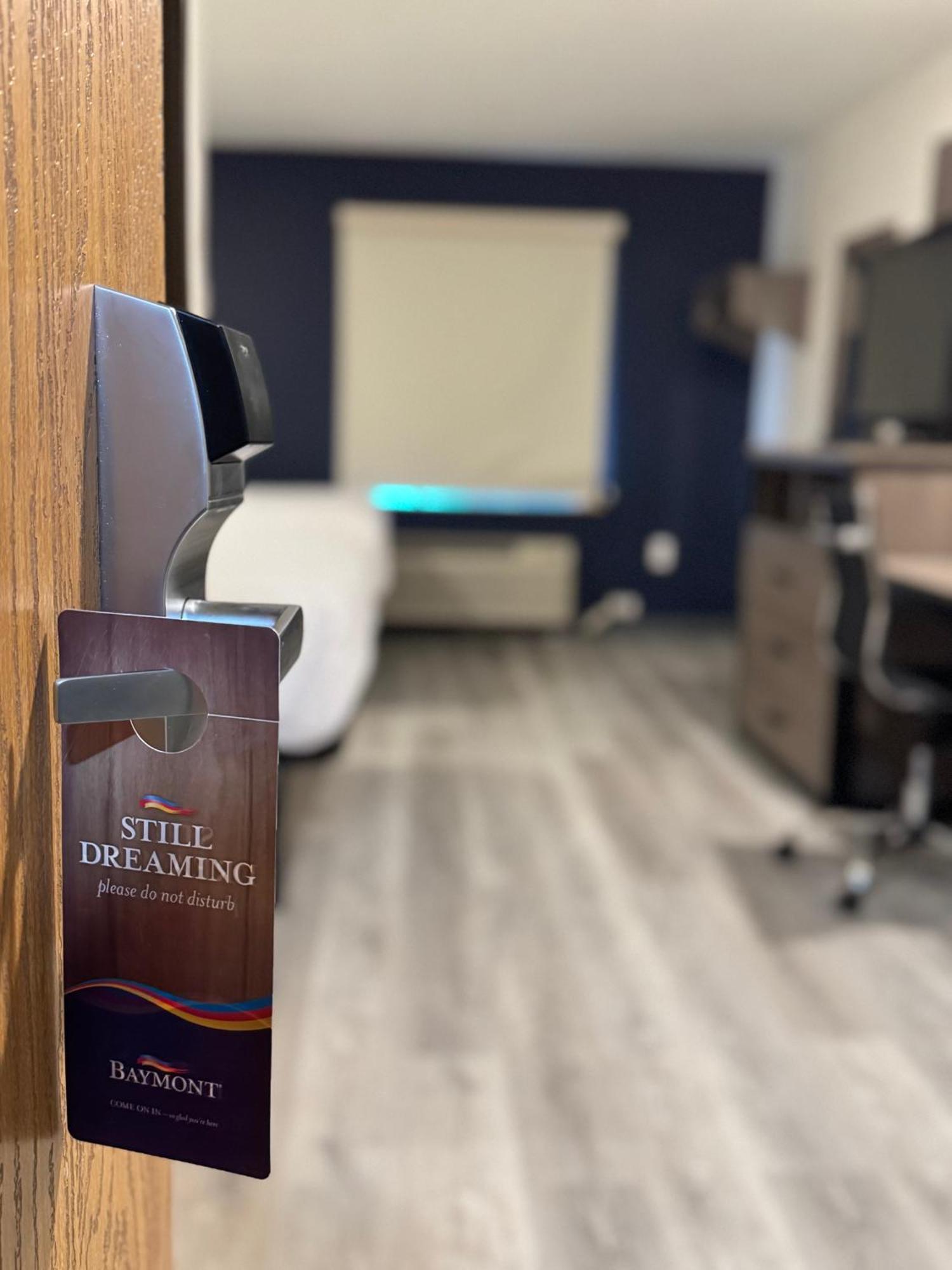 Baymont By Wyndham Dickinson Hotel Екстериор снимка