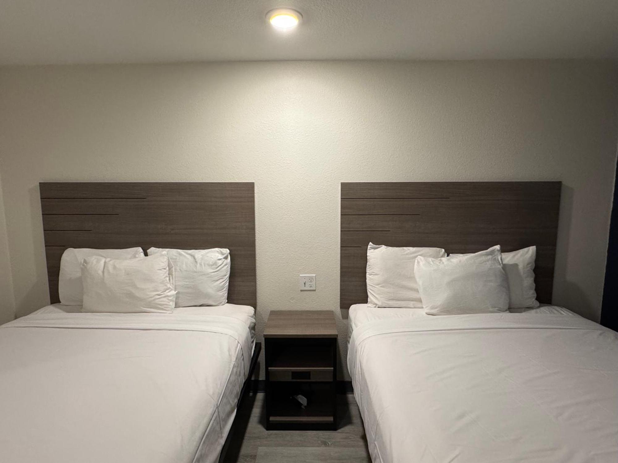Baymont By Wyndham Dickinson Hotel Екстериор снимка