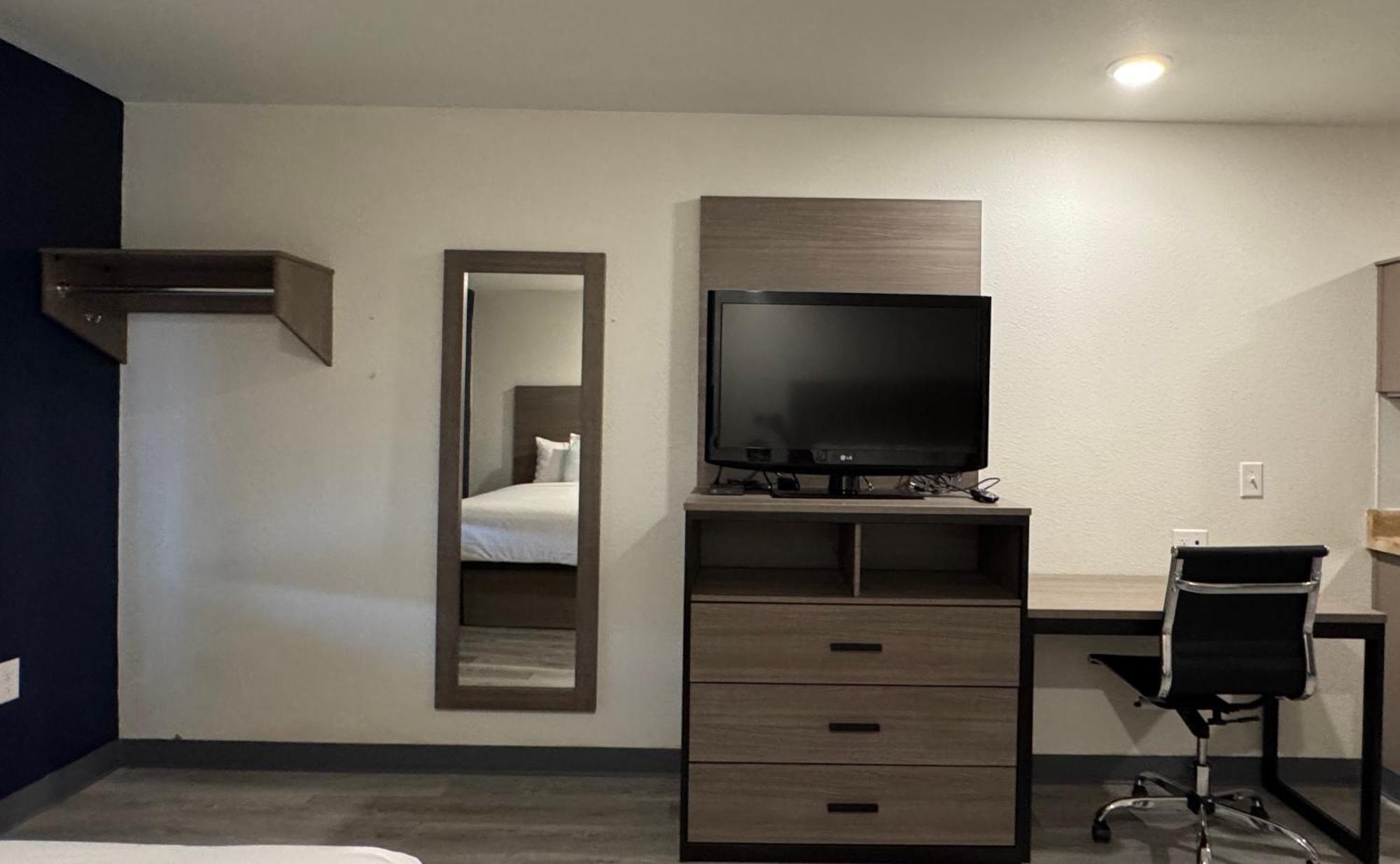 Baymont By Wyndham Dickinson Hotel Екстериор снимка
