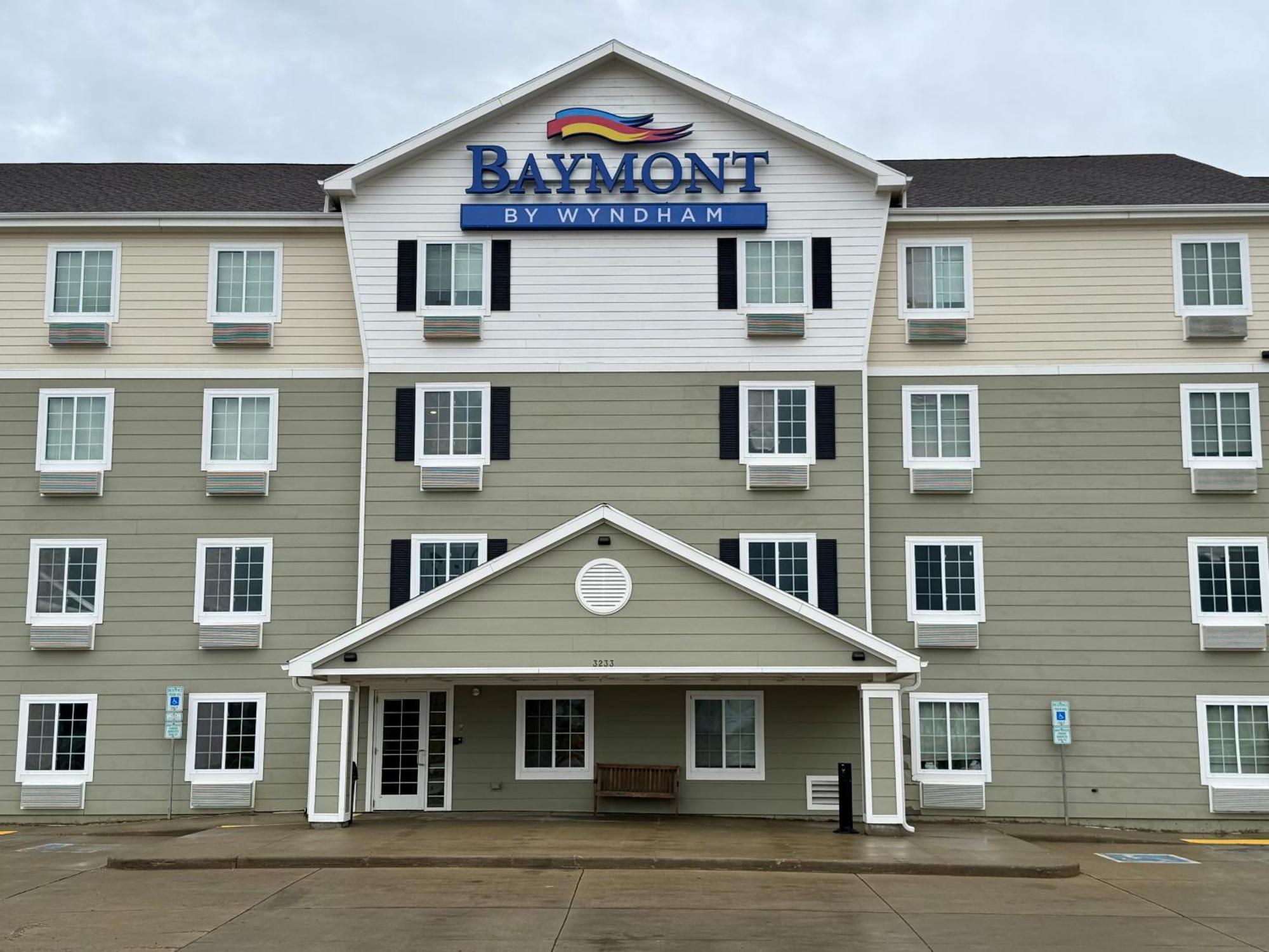 Baymont By Wyndham Dickinson Hotel Екстериор снимка